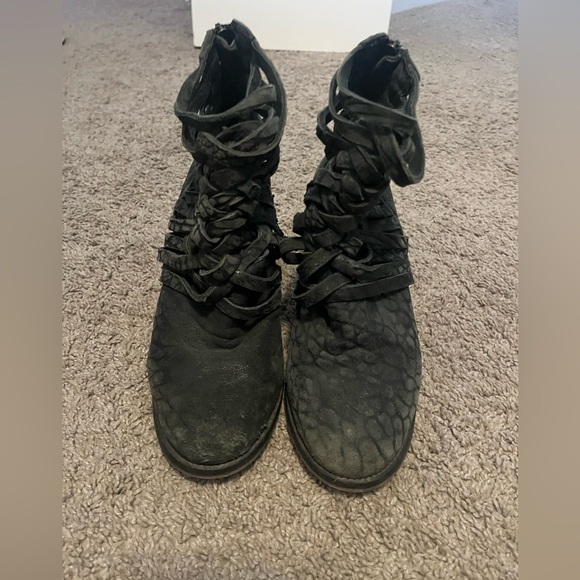 Free People leather ankle boots. Size 8 - Picture 2 of 4